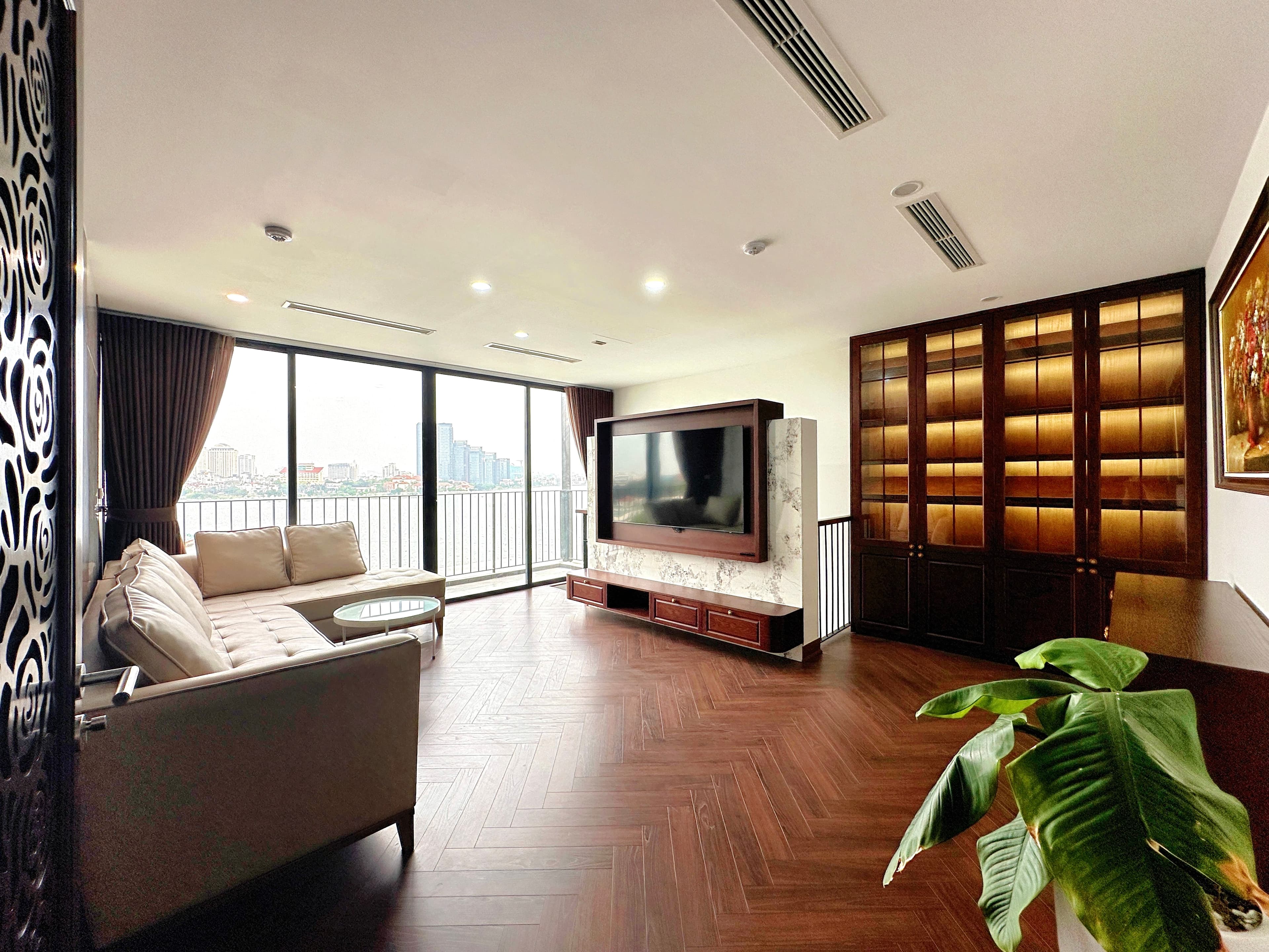 Luxury lake view Duplex, 3 beds with big yard and balcony on Nhat Chieu