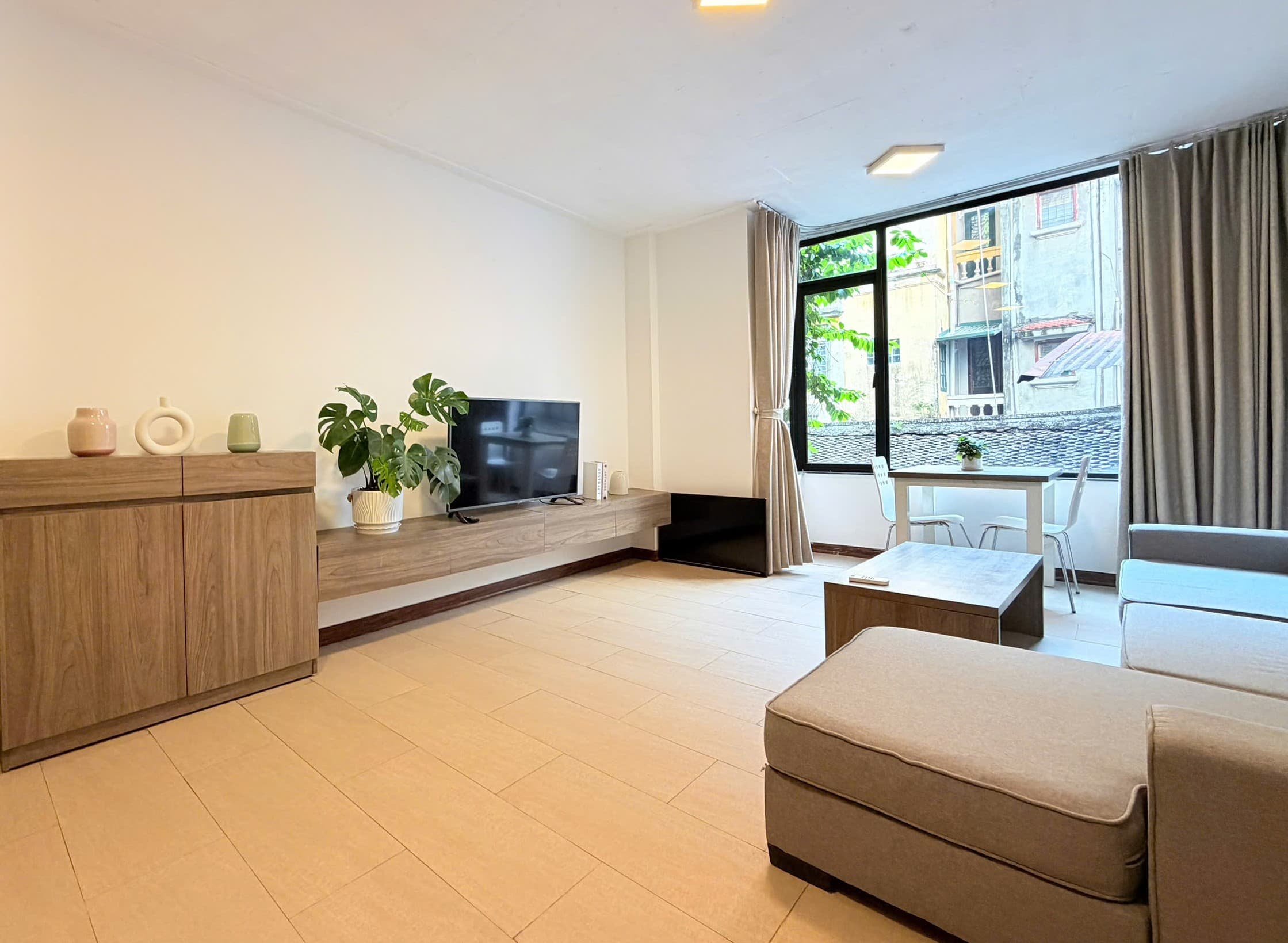 Modern 1BR Apartment with Large Window on Tu Hoa St., Tay Ho | Fully Furnished | 70m²