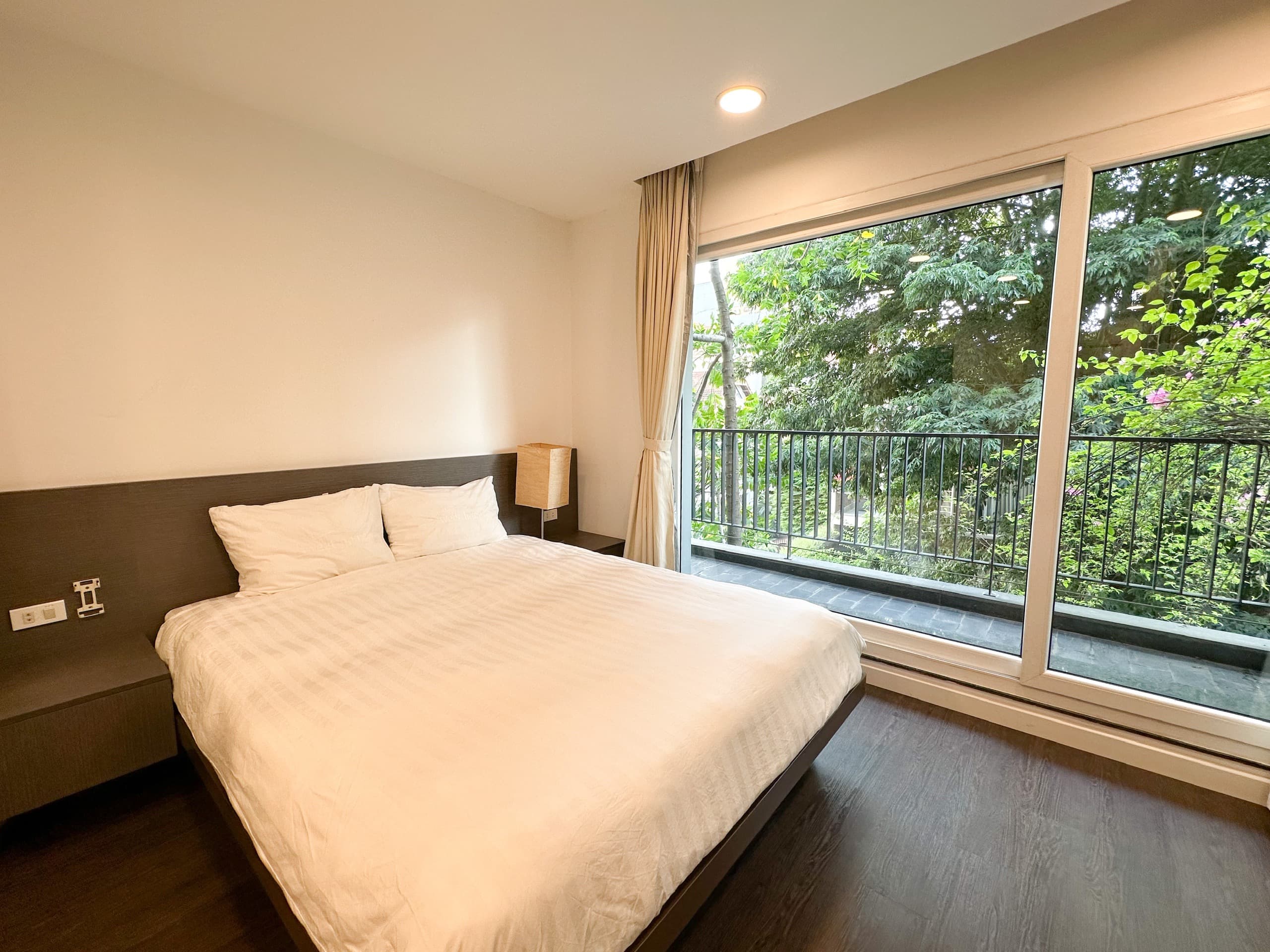 Cozy 1 bedroom apartment on To Ngoc Van