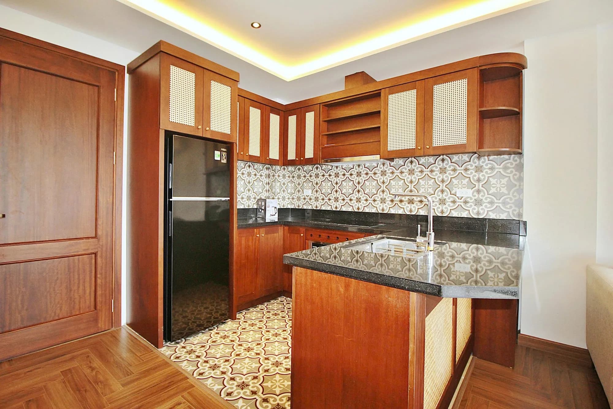 Lake-View 2BR Apartment (7th Floor) on Dang Thai Mai St., Tay Ho