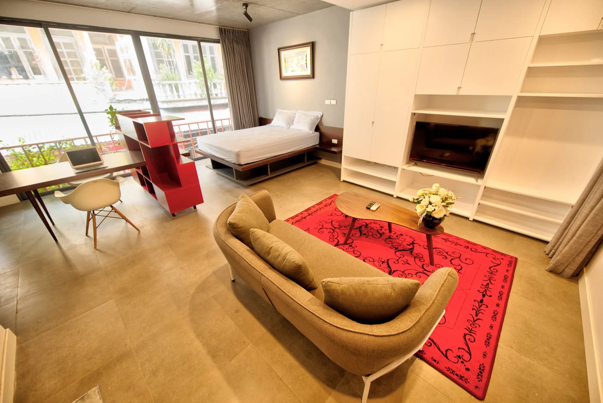 Spacious Ground-Floor Studio with Bathtub & Free Twice-Weekly Cleaning on Doi Can St., Ba Dinh | Fully Furnished