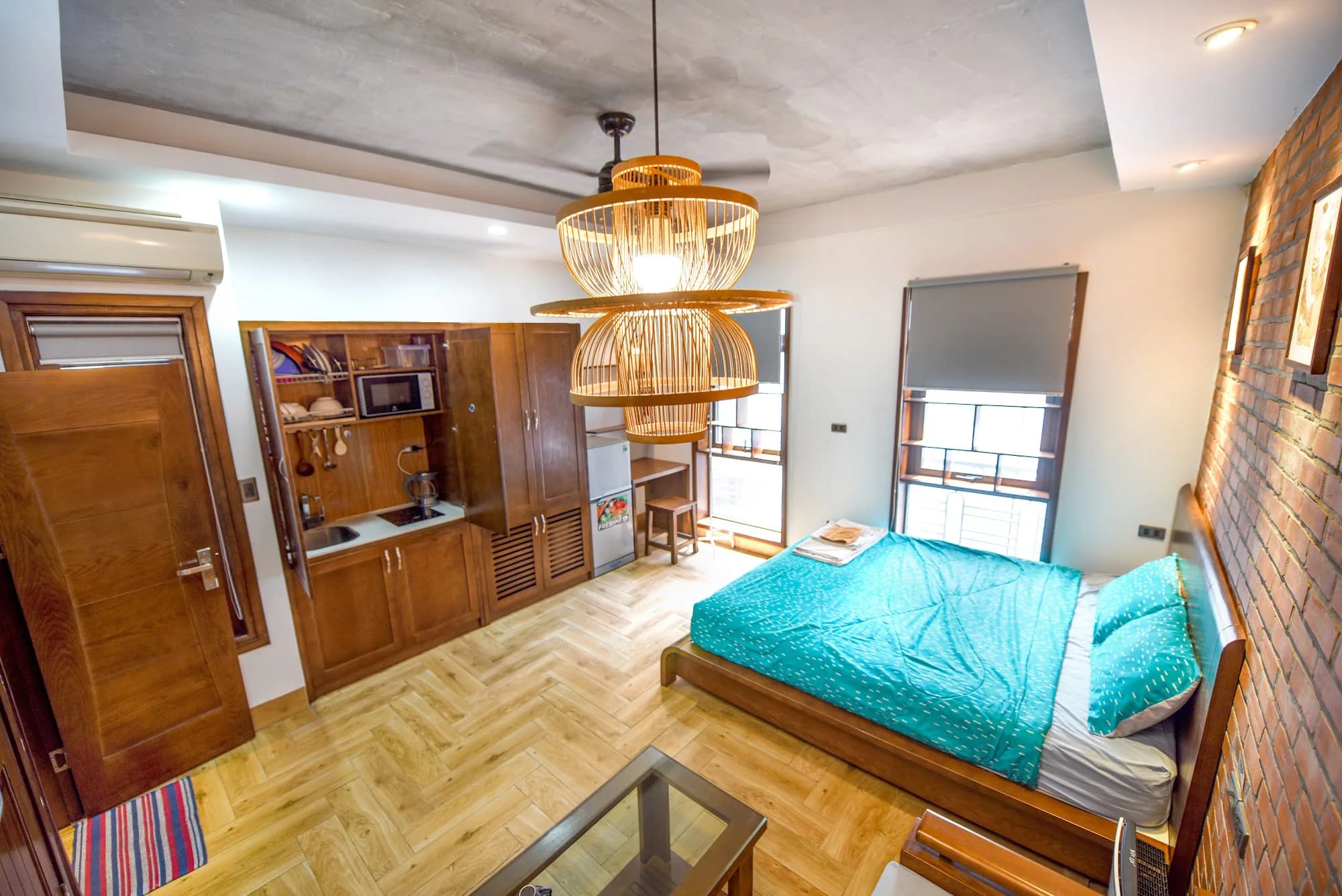 Bright Studio with Shared Rooftop Garden & Free Weekly Cleaning near Hoang Hoa Tham St., Ba Dinh | Fully Furnished