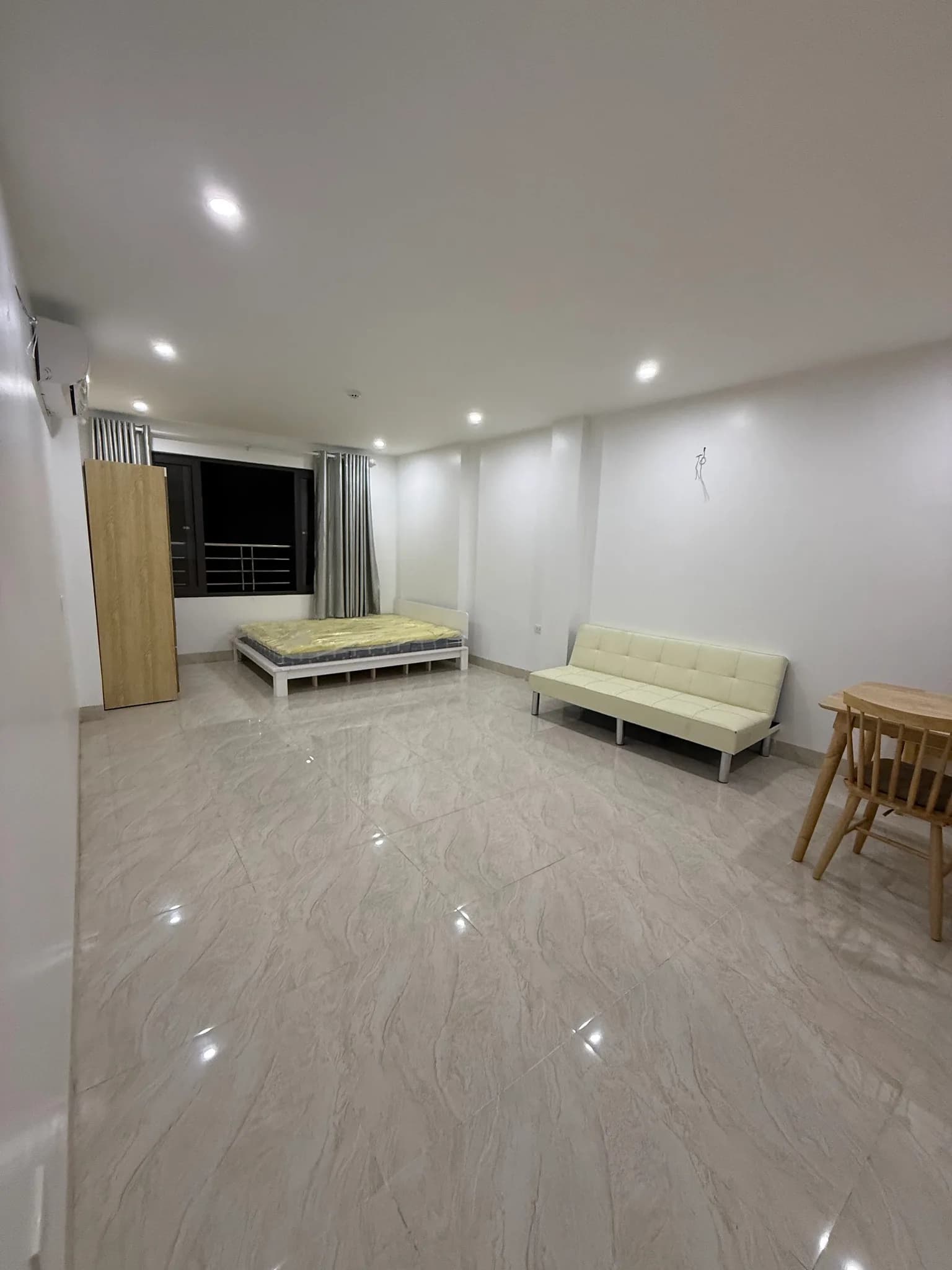 High-Floor City-View Studio with Lift & Fingerprint Entry near O Cho Dua, Dong Da | Fully Furnished