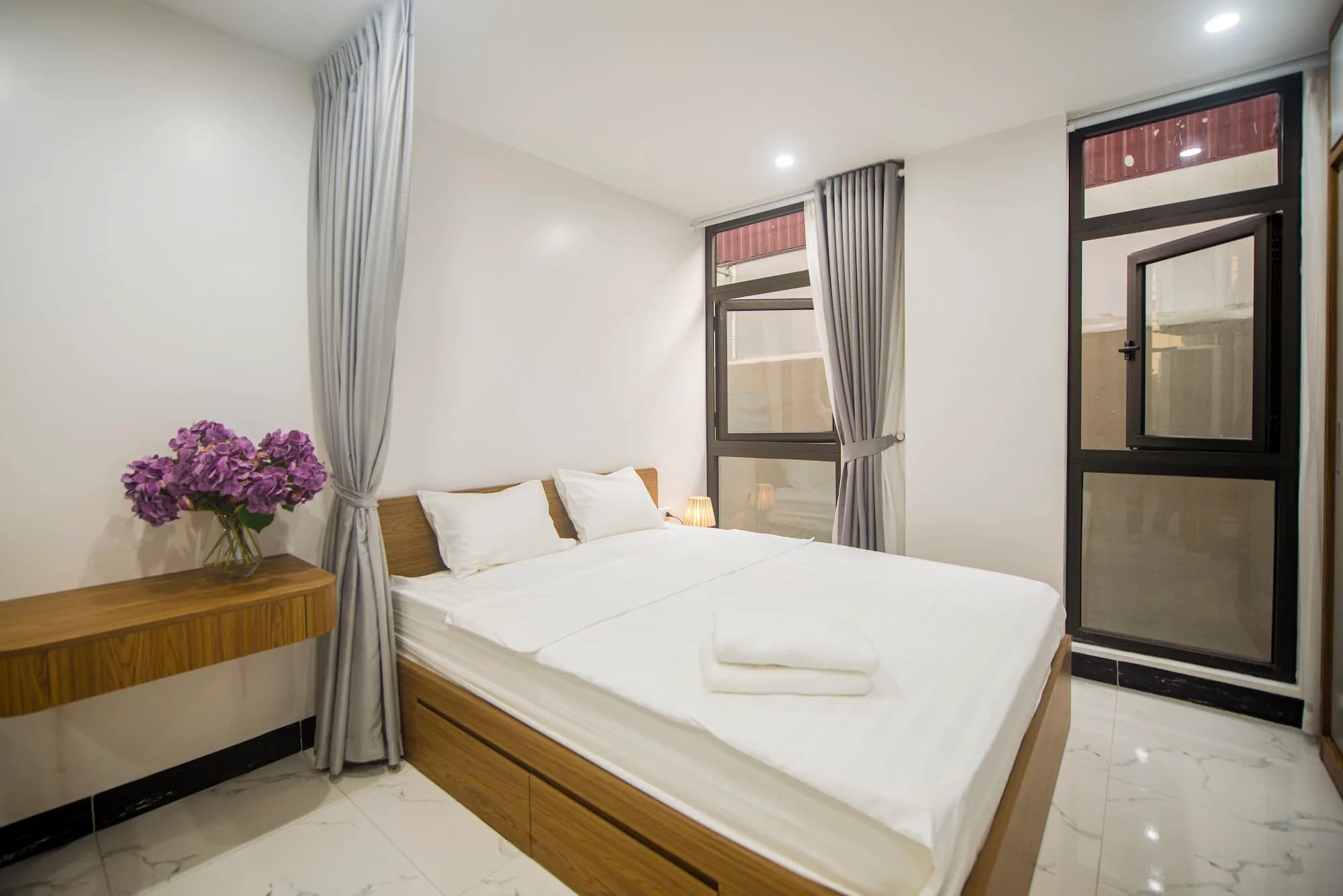 Ground-Floor Studio with Weekly Cleaning near Vincom Ba Trieu, Hai Ba Trung | Fully Furnished