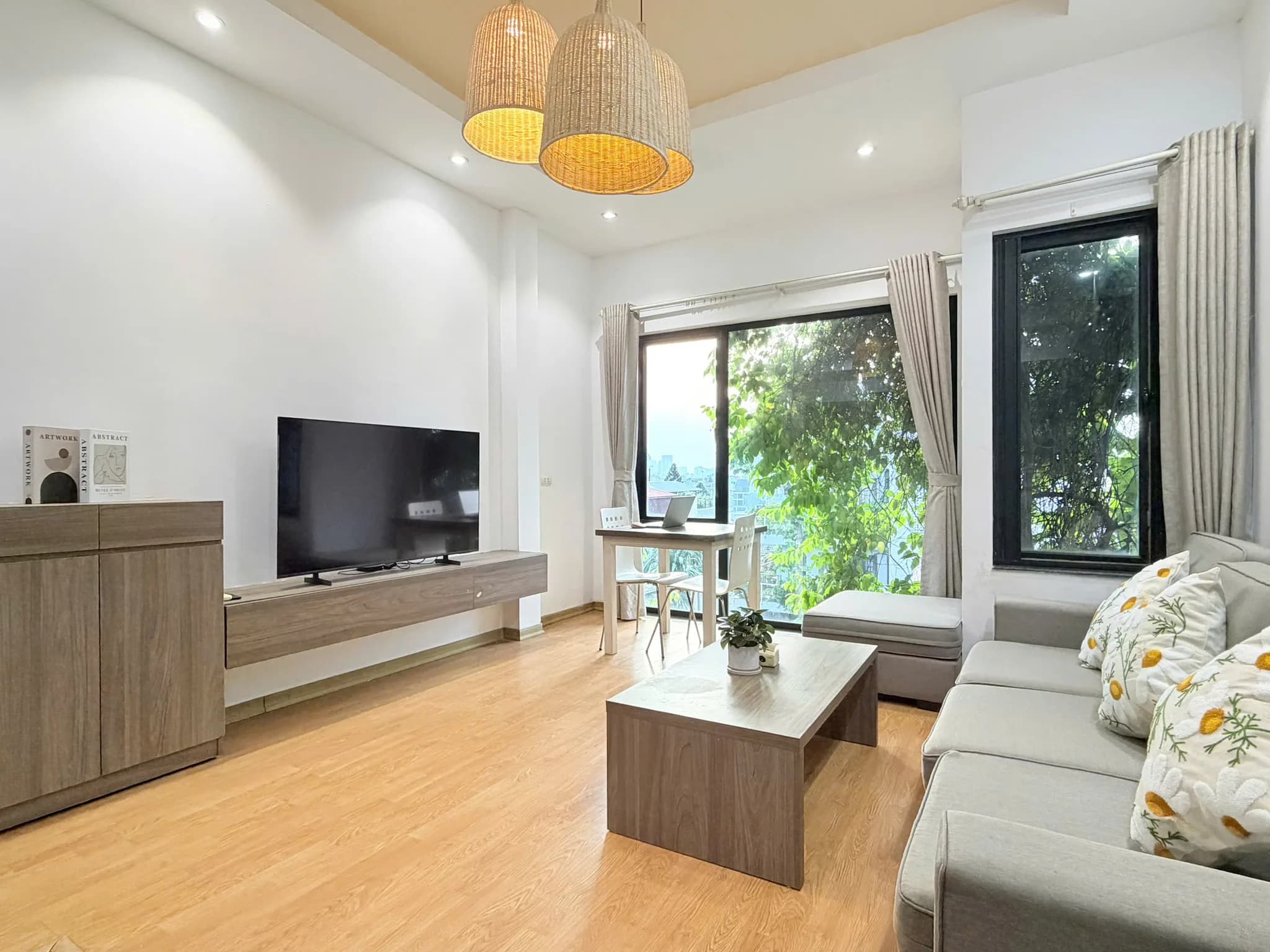 Minimalist and elegant 1BR Apartment with Big Scenic View Window on Tu Hoa St., Tay Ho | Fully Furnished | 70m²
